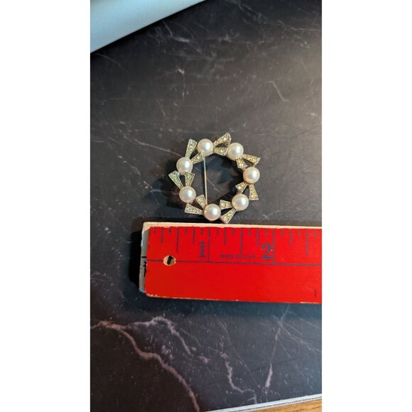 Vintage Pearl look & Rhinestone Circle Brooch Pin - Picture 4 of 6